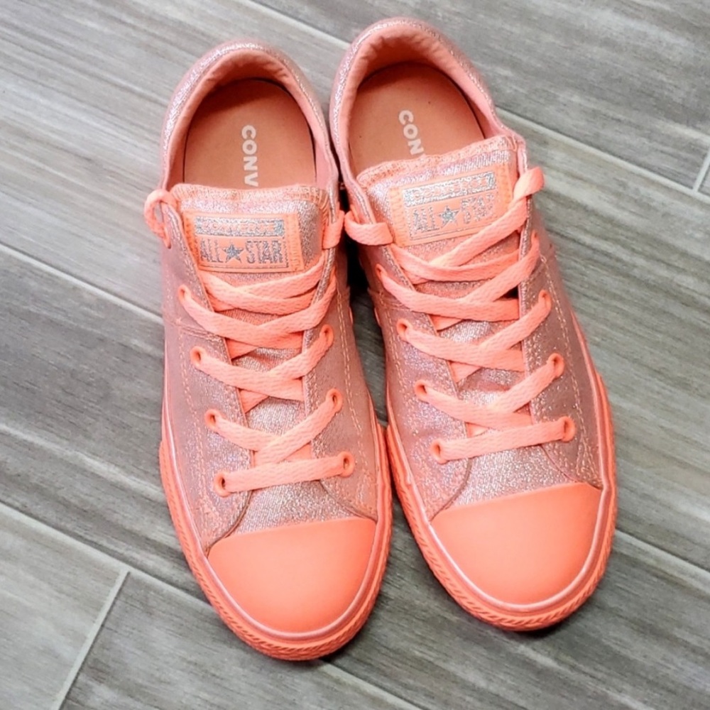 NEVER WORN Converse Madison OX Women’s 5.5/Y4 Crimson Pulse/Silver Glitter